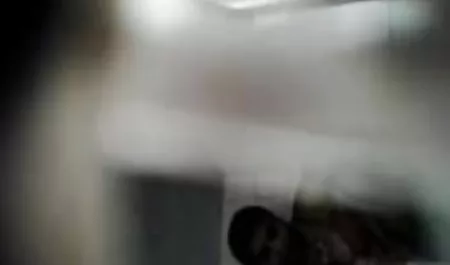 عوضی را لينك كانال سكس روی زانوهای خود بگیرید